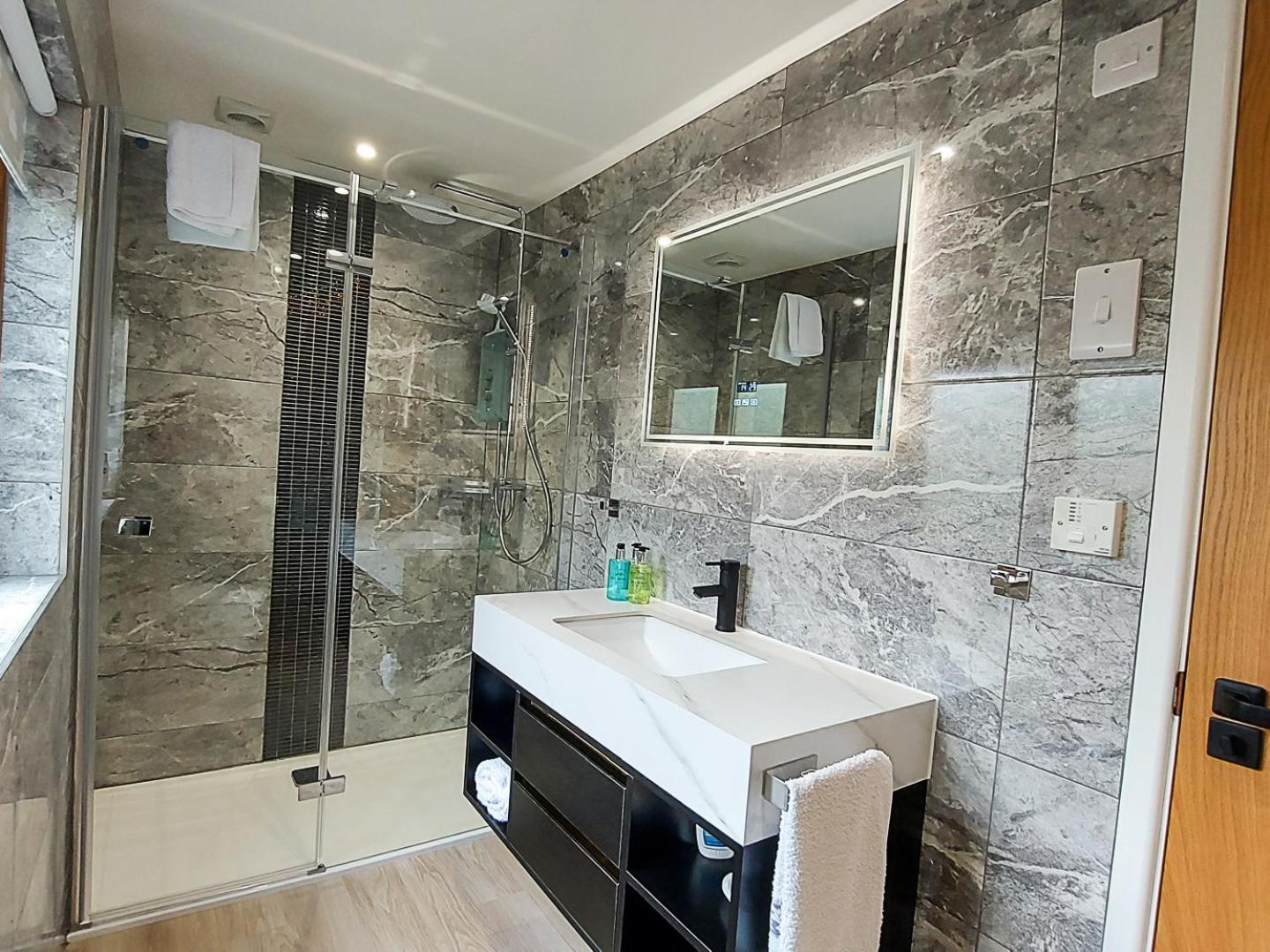 Meadow View Apartments New Quay Esterno foto